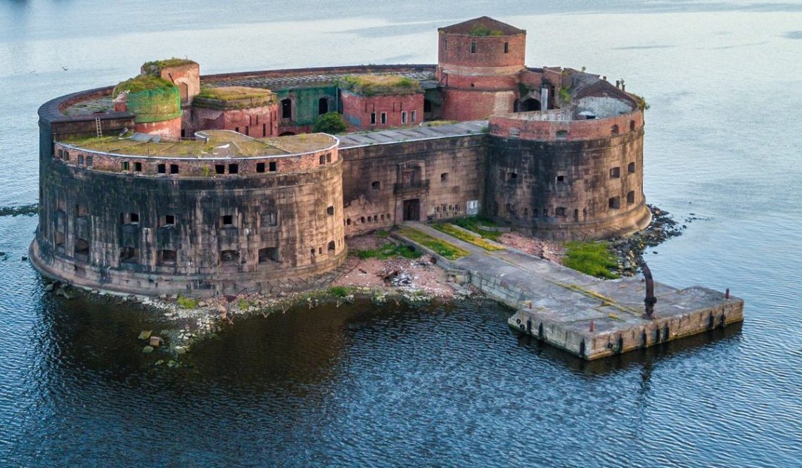 Кронштадт и Петергоф